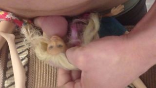 Ficken mit Sperma auf meinem sexy Lieblingsmodell Barbie2