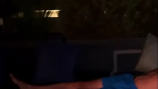 Ben içeri atlamadan önce geceleri çatı havuzu hızlı mayo klibi