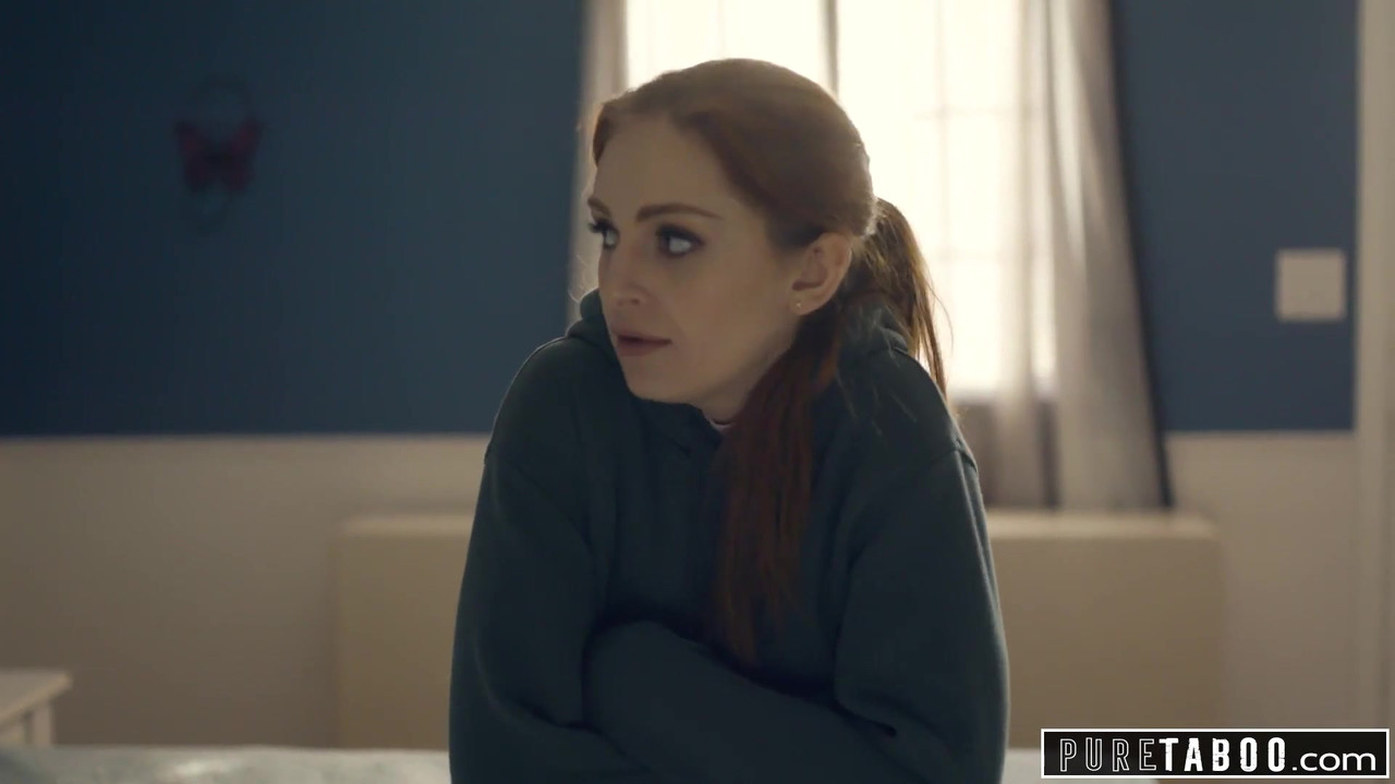 纯禁忌的继父母和继兄弟欢迎新妹妹