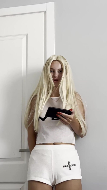 My stepsister is ready to do anything for a donation in the game! | Clip 1