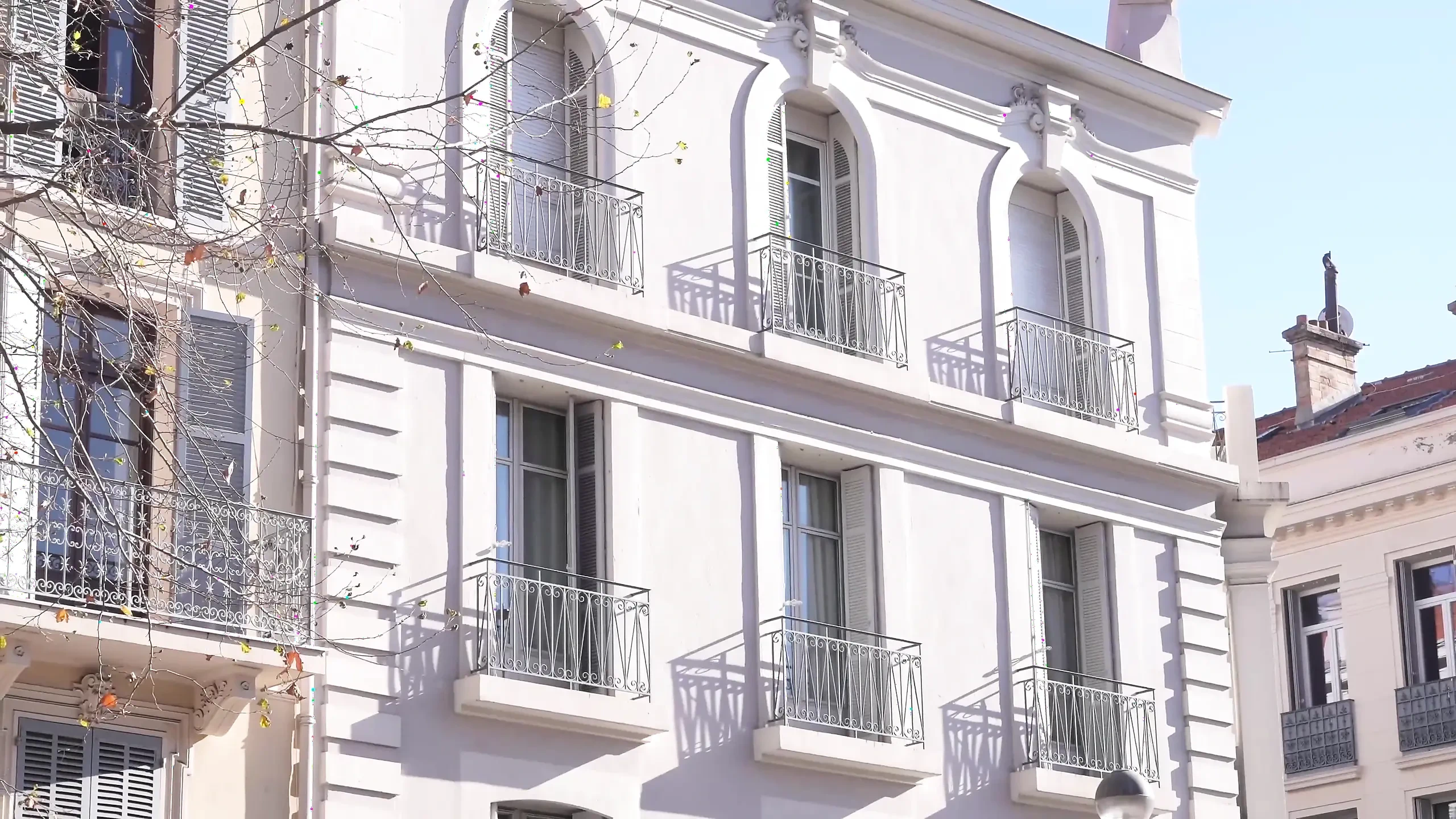 She Shows an Apartment and Gets Fucked