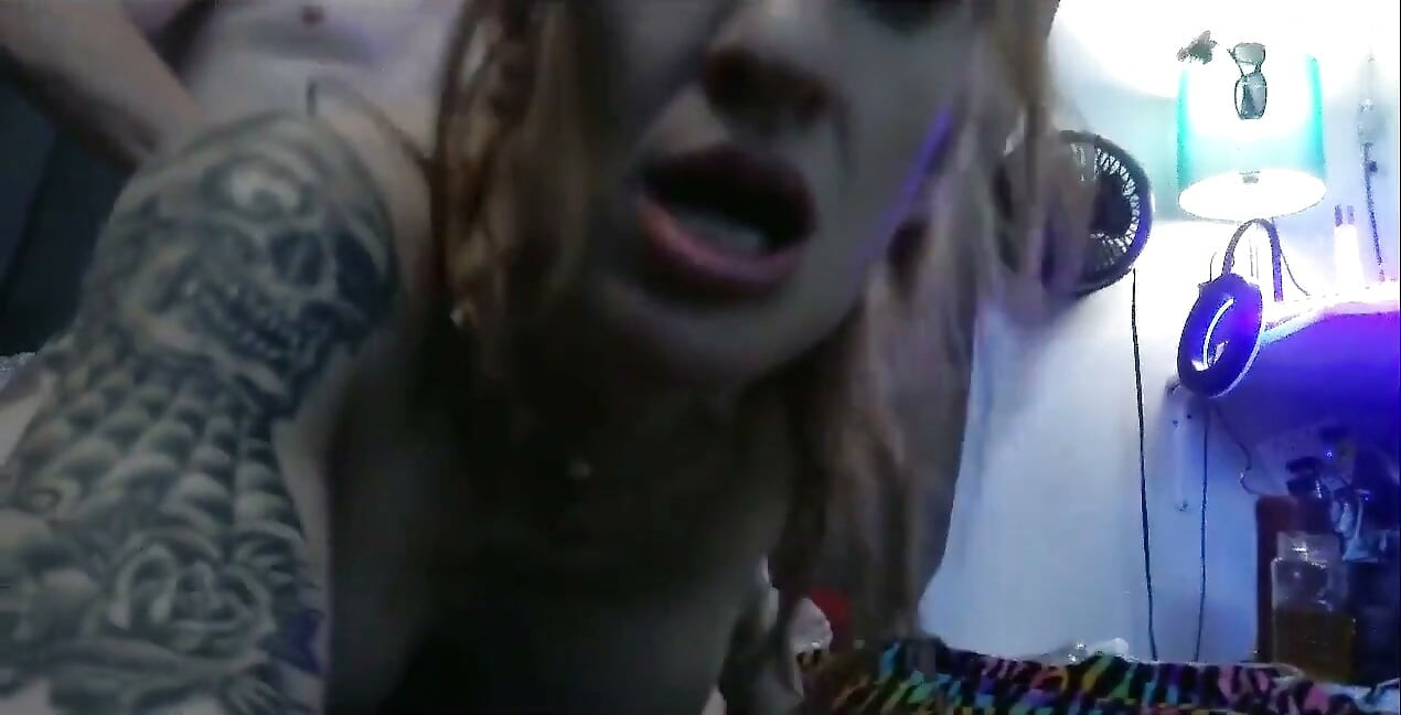 Zoey Portland Shakes Her Ass to Her Lesbian Fans and Men Watching on Cam Not Epstein Island