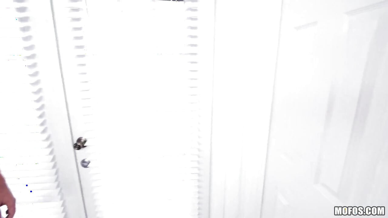Dont Break Me - Carolina Sweets Her E'xtra Tight Pussy Packed with a Monster Cock