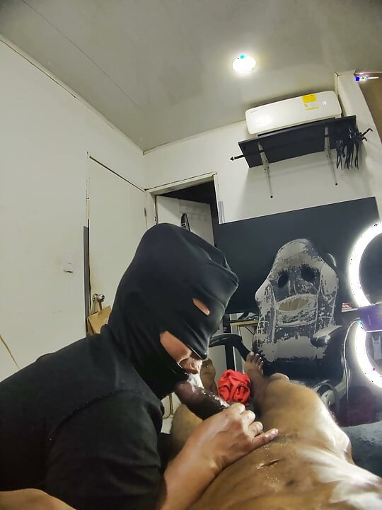 Throat Champ Black Mask 3