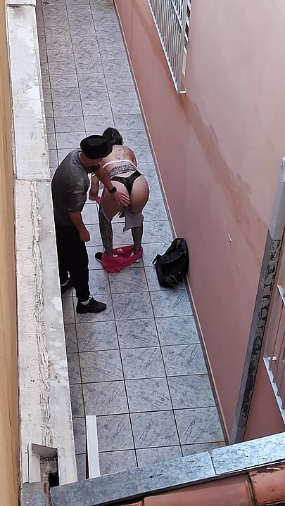 L-am lăsat pe șeful meu să-mi rupă hainele după ce m-a prins fumând