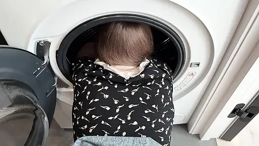 ПРЕДСТАВЬ, Я ЗАСТРЯЛА В СТИРАЛЬНОЙ МАШИНЕ! Я трахнул свою сводную сестру в стиральную машину