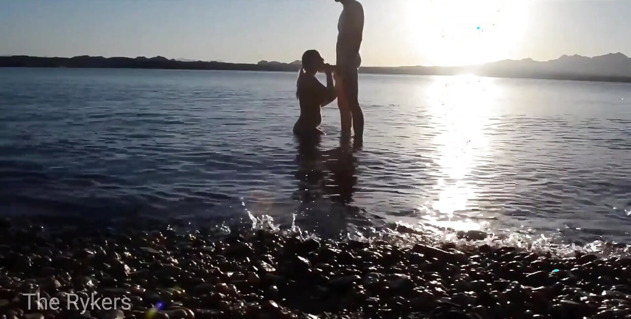 Romantyczny seks na publicznej plaży