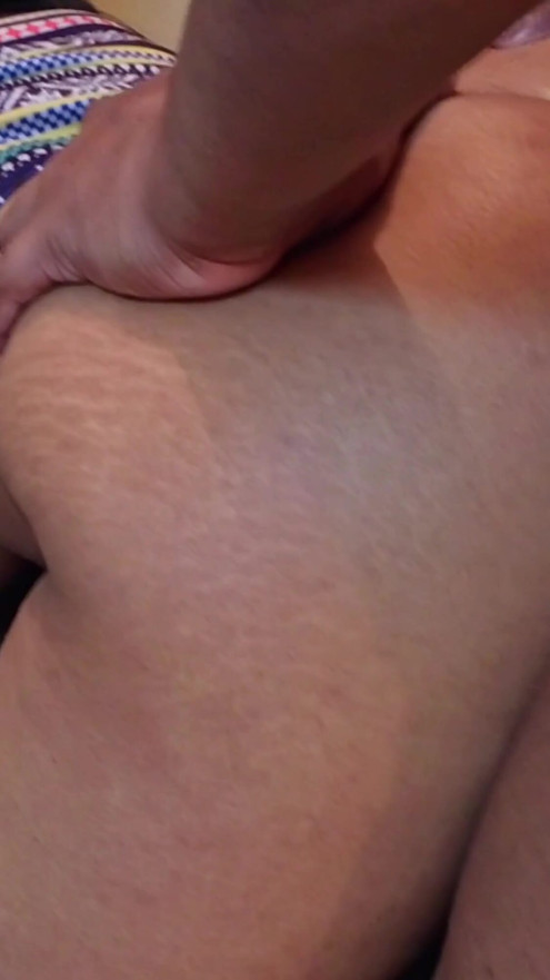 Une Malaisienne sexy se fait enculer brutalement en trompant son mari. | Clip 1