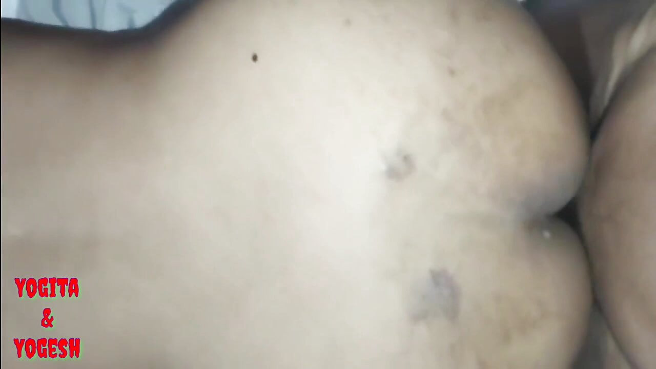 Vesnická bhabhi yogita šuká úžasně s čistým hindským zvukem