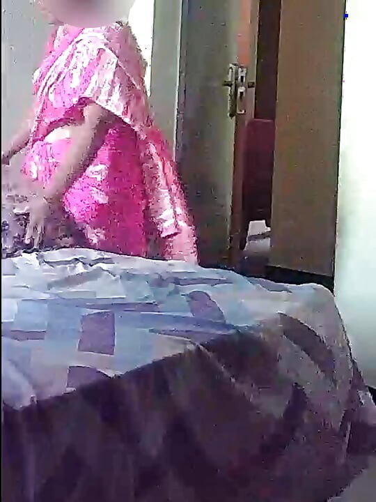 Cheating Desi Aunty in Pink Saree Fucking with Her Neighbour Stepfather