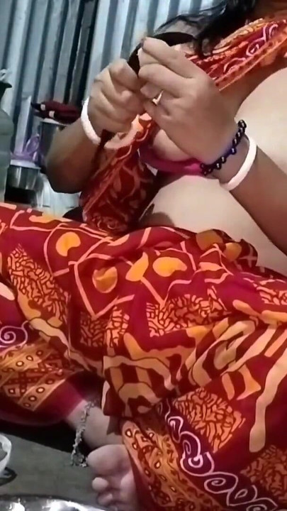 Key moment from "Sali jub soaur ghore se Jamai daa k ghor gaye tub Usko Ekela Ghorme Without Condom pe Choda"