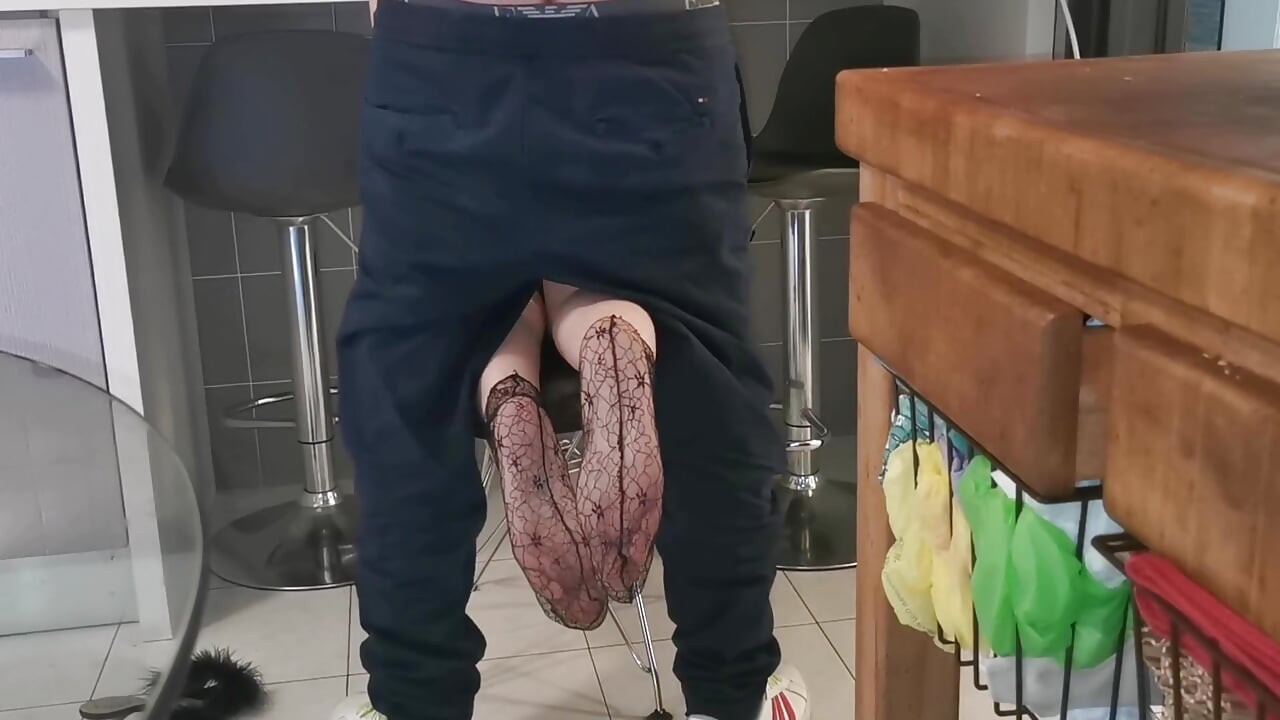 Посвящено любителям подошв в нейлоне