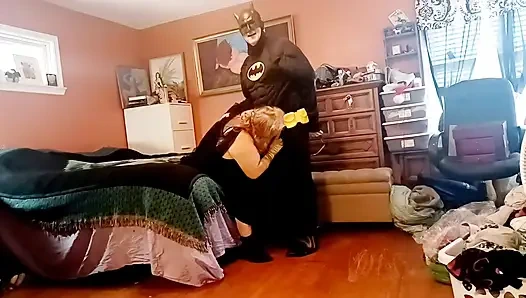 Девушка-бит (медсестра Вики) делает мужчине-биту минет!