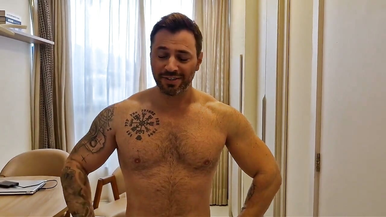 Muscular and Cocky Male Invites You to Jerk off to Cum
