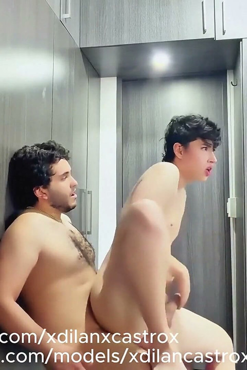 Hetero umple fundul drăguței Twink Femboy Creampie cu spermă