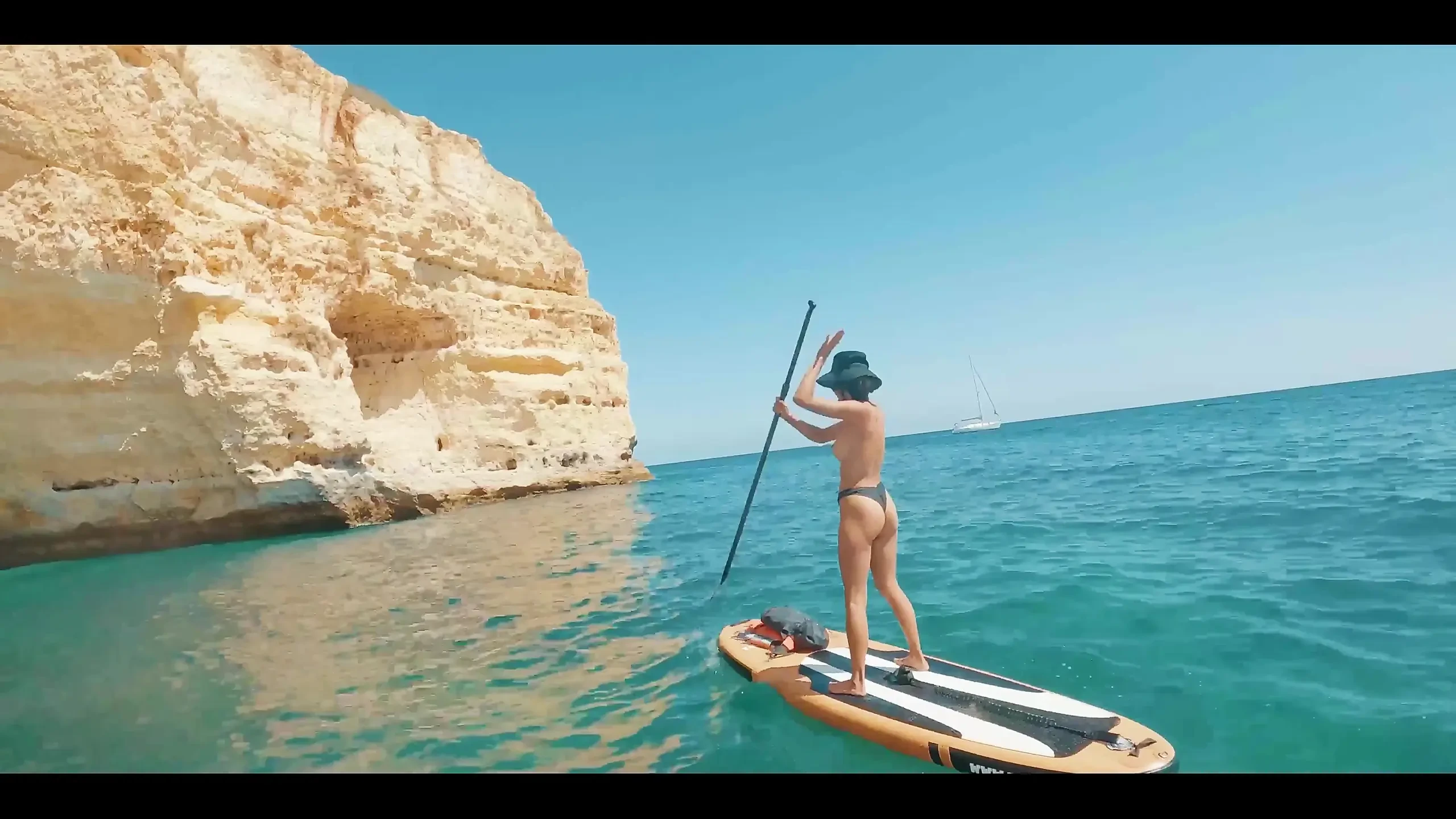 Jesi li ikada video devojku kako jebe štand- veslanje u okeanu?