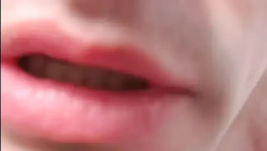 Öpüşme ile yeni sözlü video