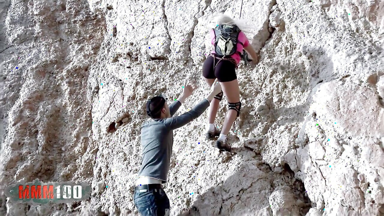 Er musste go-pro-cam benutzen und sie hart auf einem felsen ficken