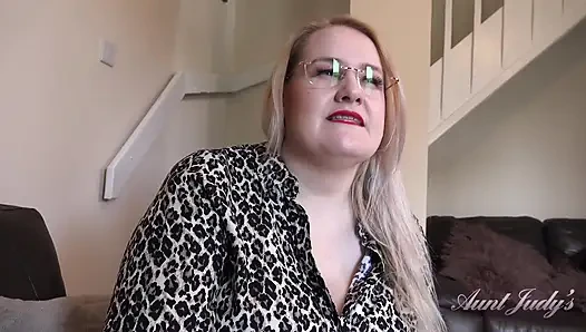 Bibijudys - terapis seks semokmu becky lagi asik nyepong kontolmu