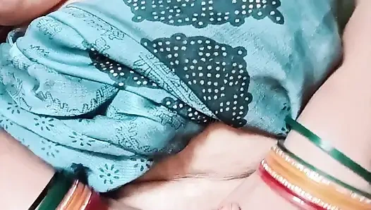 Sanskaari deshi hot Housewife ki Bur Choot ka Paani