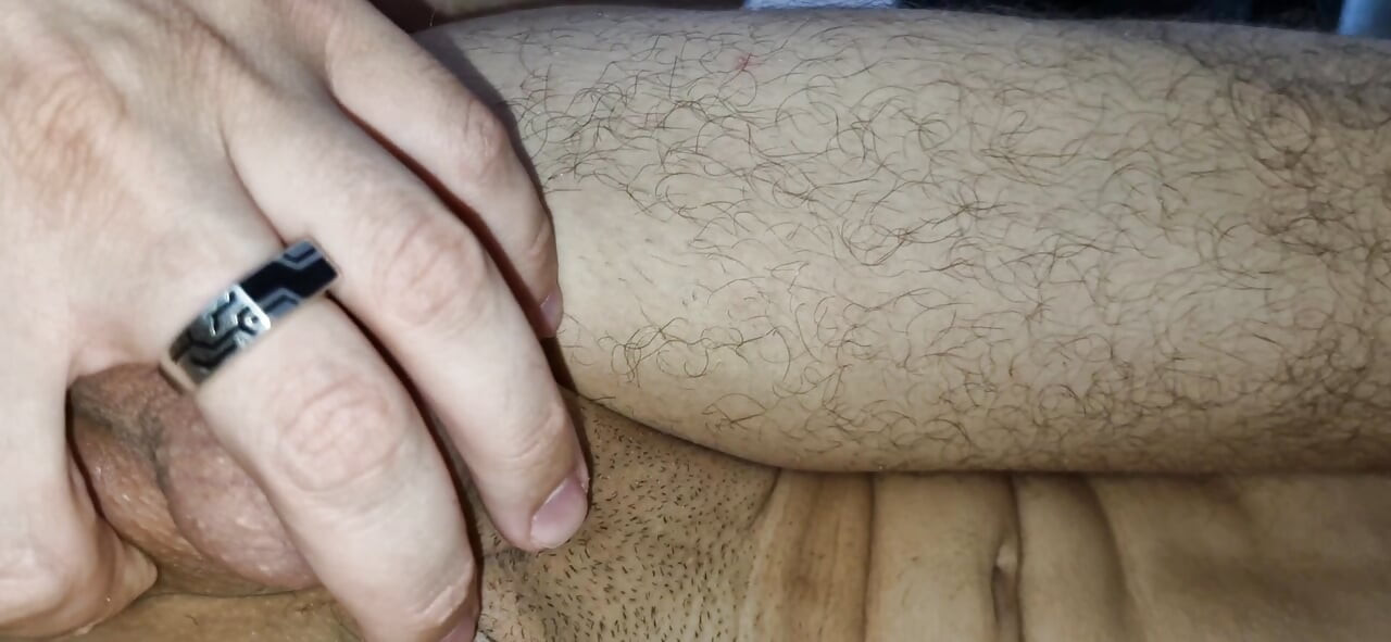 Milky Sissy Femboy äter sperma med sin smala släta röv från pappa!