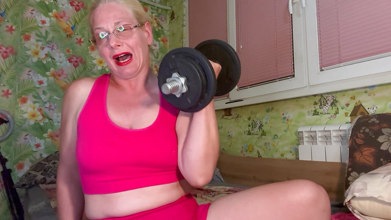 Dumbbell lift, fetiš bicepsa i moli za spermu