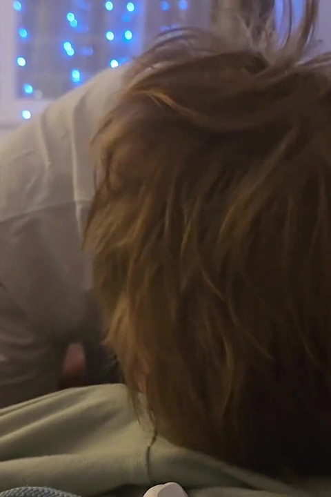 Dal šťavnaté kouření twink s velkým ptákem a přivedla ho k orgasmu