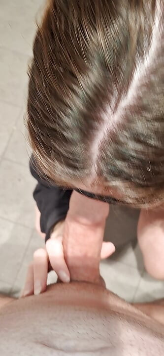 Anal și bancomat cu Kate în baie în vacanță