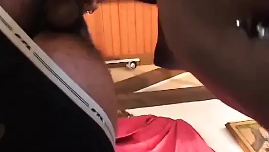 Cewek sange ini suka banget memek beceknya dientot habis-habisan sama cowok kontol besar