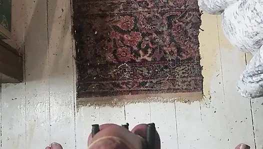 Unhã1/4riges Crucifix-ballbusting