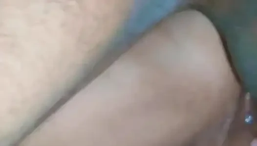 Orgasme luar biasa, jari-jari yang tak pernah puas saling membantu, lalu dia menyetubuhiku dengan kontol besarnya.