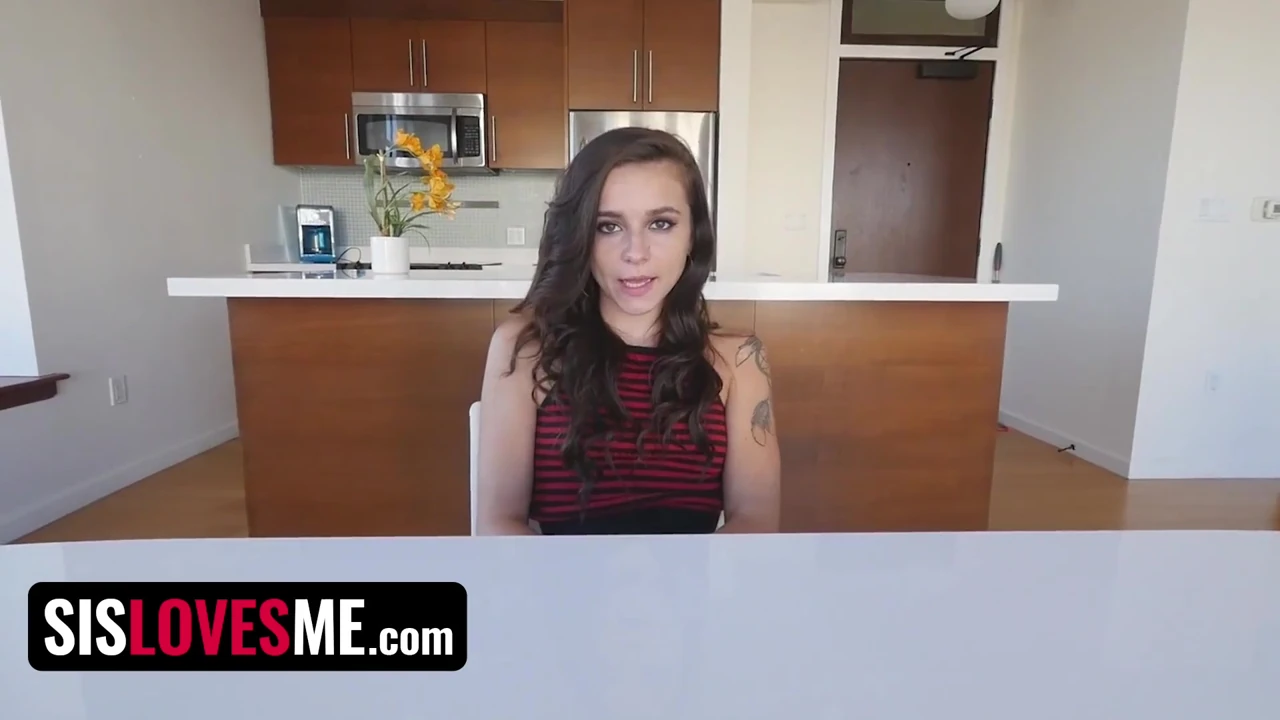 Sislovesme - büyük götlü genç kız twerk yapma oyununu kaybettikten sonra büyük yarağa sallanıyor