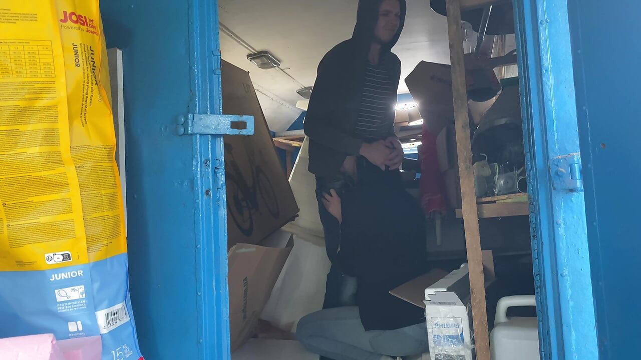 A warehouse worker fucked the manager hard right there on the boxes and put her in her place