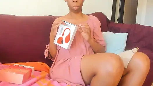 En son oyuncağı test ediyor, beni birden fazla fışkırtarak orgazm ettirdi, büyük götlü zenci orta yaşlı seksi kadın