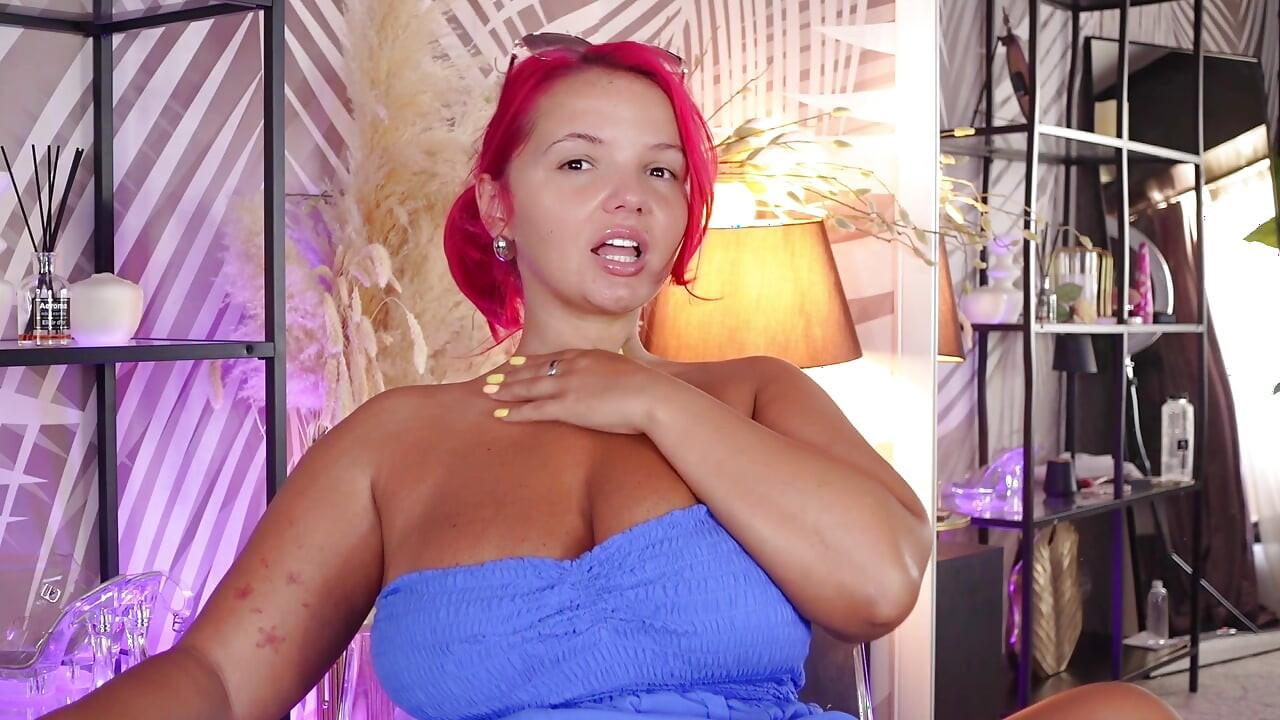Echt flirten, echte spanning. Meisje komt live klaar, scherpe, vlekkeloze benen!