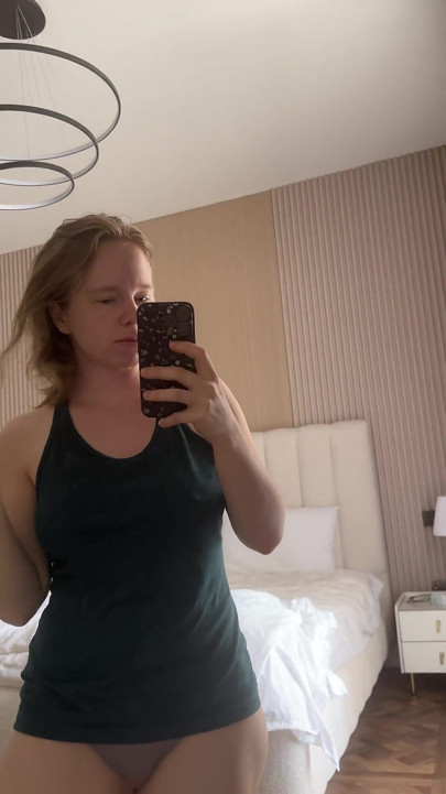 見てよ、胸がこんなに垂れてる