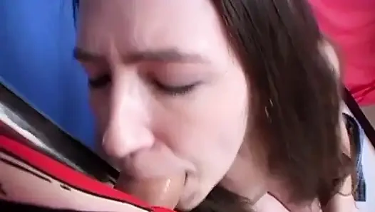 Klobiger möchtegern-stripperin von college-studentin will schwanz lutschen