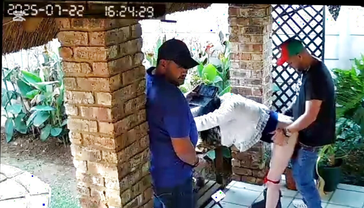 Cuckold boss wanted me to fuck  his wife while he jerks