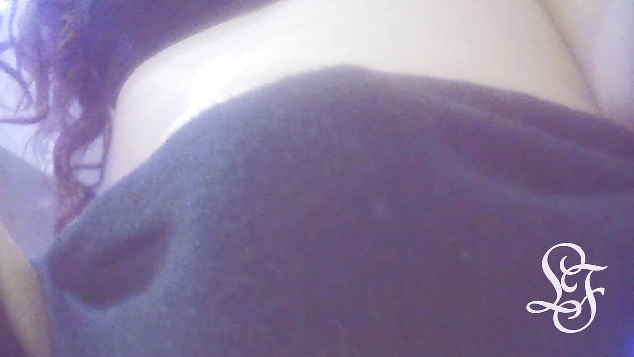 一日中おしっこを温かくしてお前の顔に温かいシャワーを浴びさせたんだ。