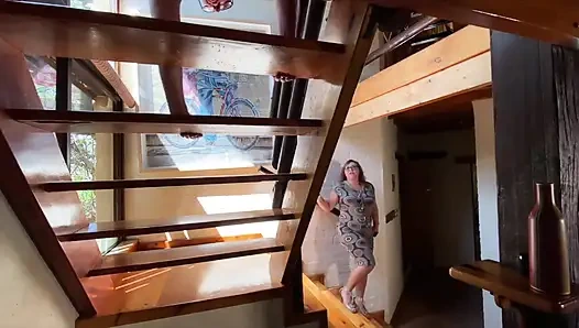 Домина госпожа April трахается с огромным дилдо