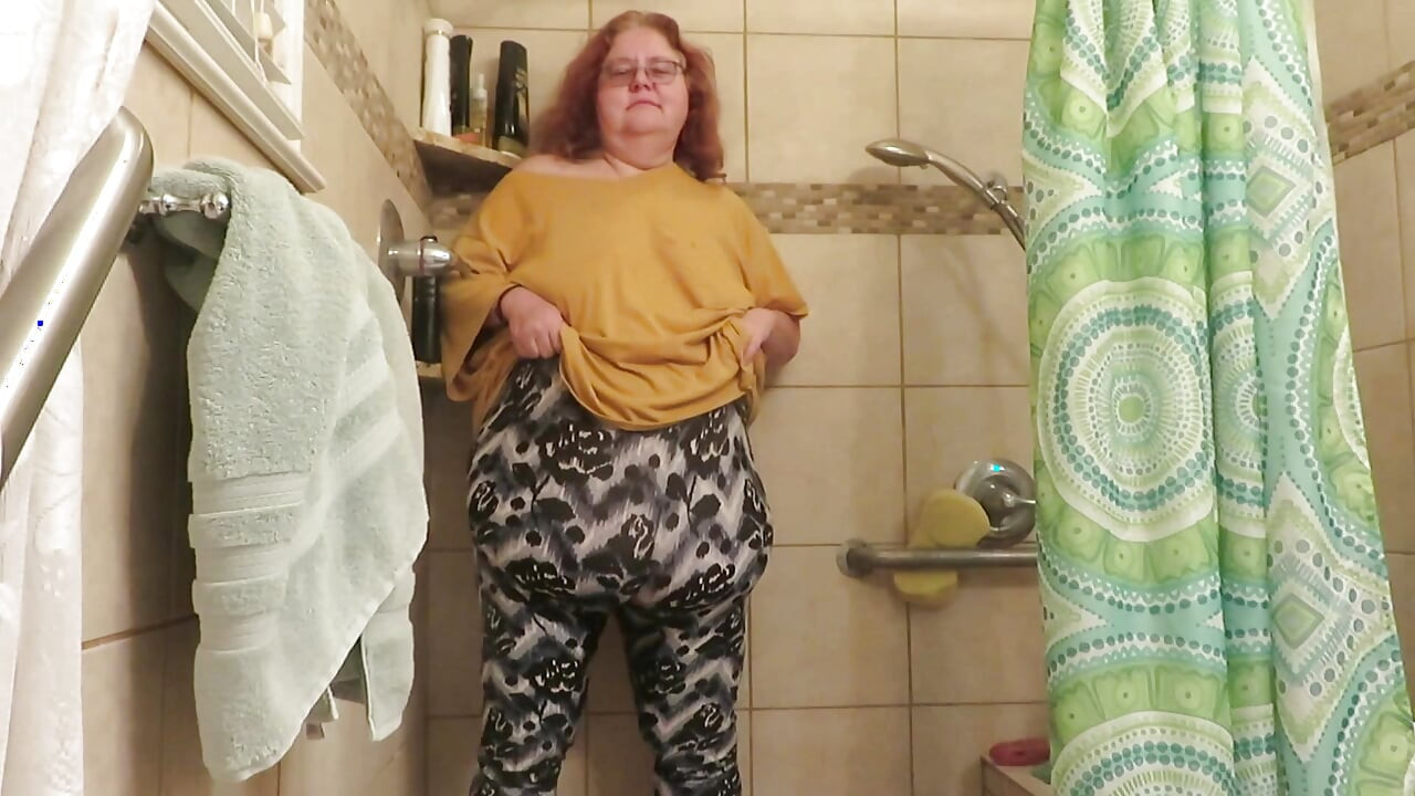 I play with chocolate sprinkles putting on my tits belly and ass