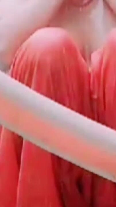 Fată fierbinte făcând baie MMS video incitant o fată frumoasă fierbinte și-a făcut țâțele fierbinți făcând baie | Clip 1