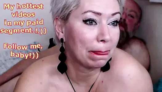 Si cantik Rusia dewasa: masturbasi dengan dildo dan sepong bergetar besar di close-up...))