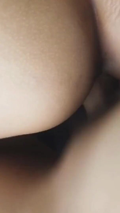 Em primeiro plano - gozada na saia azul tailandesa asiática Studen 18 anos - mulher de quatro | Clipe 2
