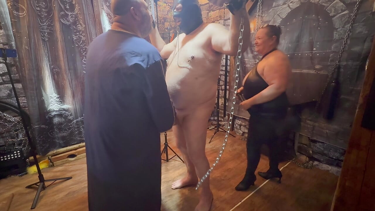 Part 1:- Lanista Bear and Domina Satana takes Bottom Feeder in the dungeon for a bit of tourture!