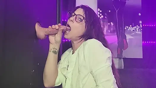 Duvar deliği Jade Damon'u emiyor