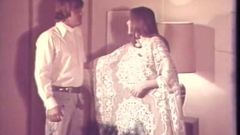 Sexhungrige Frau reitet einen Schwanz (Retro, 1960er)