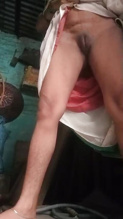 辣妹嫂子抚摸她的阴户