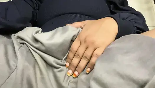 Tamil kız arkadaş konuşurken parmaklarken sekse ihtiyacı var