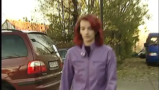 Rothaariges teen mit kleinen titten gibt beim casting einen erstaunlichen blowjob